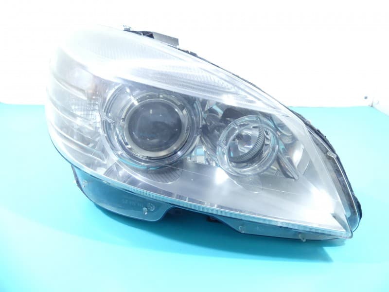 Reflektor prawy lampa przód Mercedes W204 EUROPA A2048203061