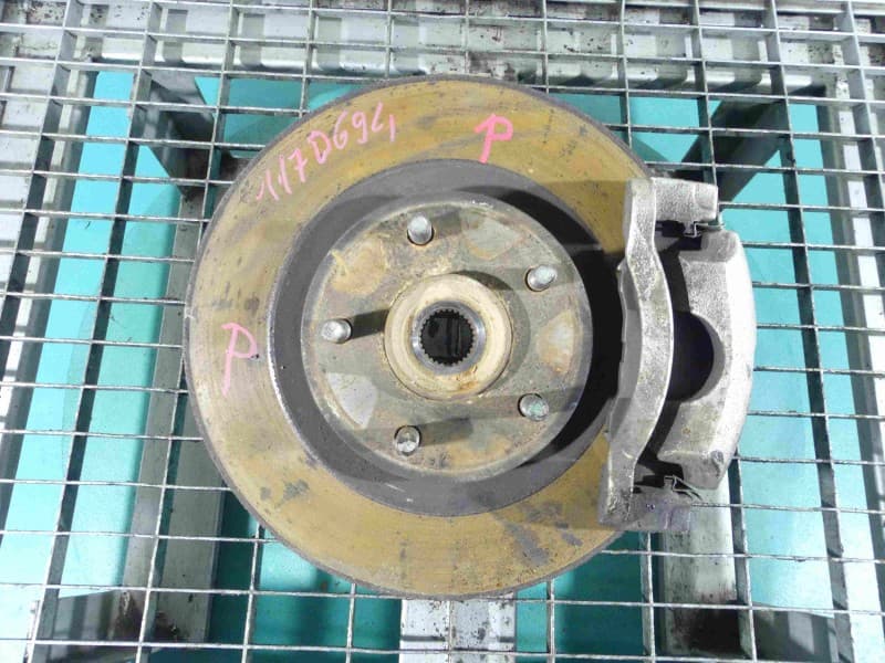 Zwrotnica prawa piasta przód 1,5 dci Nissan Qashqai I J10 06-13