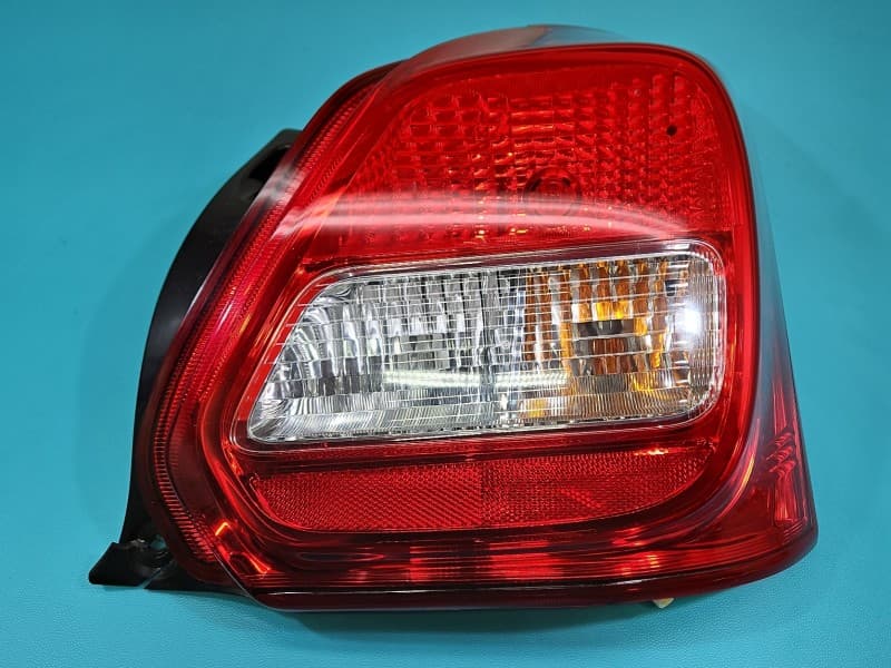 Lampa tył prawa błotnika Suzuki Swift Mk8 HB EUROPA