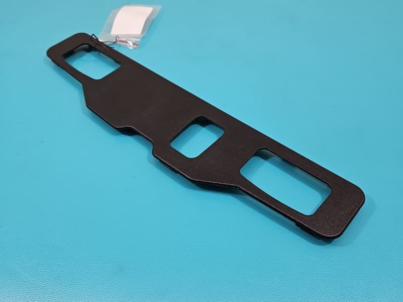 Osłona ZAŚLEPKA PLASTIK z klapy tylnej Nissan X-trail III T32 13-21 909144CE0A