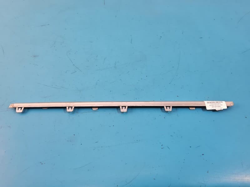 Listwa progowa prawa PRÓG NAKŁADKA Mercedes W213 A2136980462 197