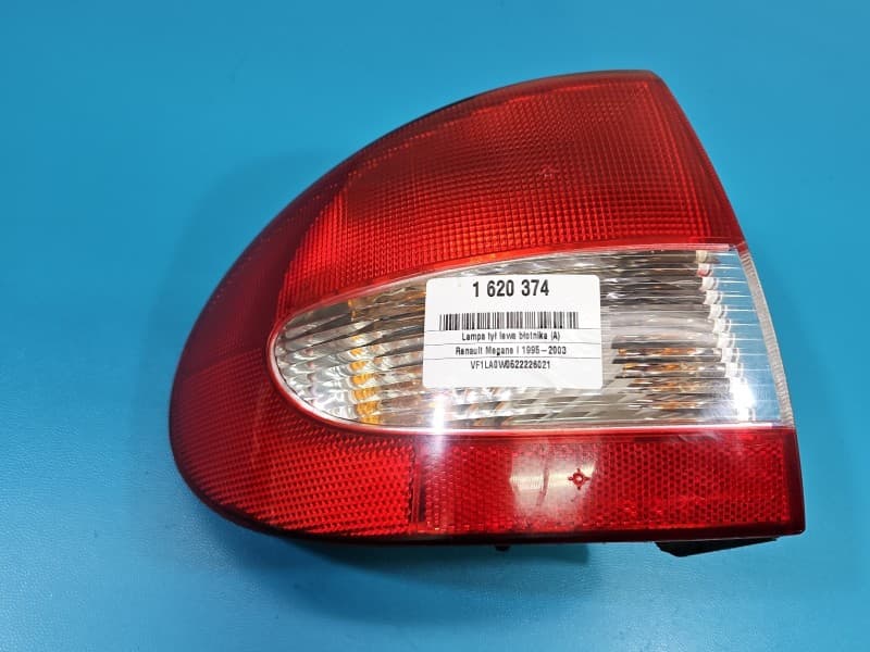 Lampa tył lewa błotnika Renault Megane I sedan EUROPA 89301490