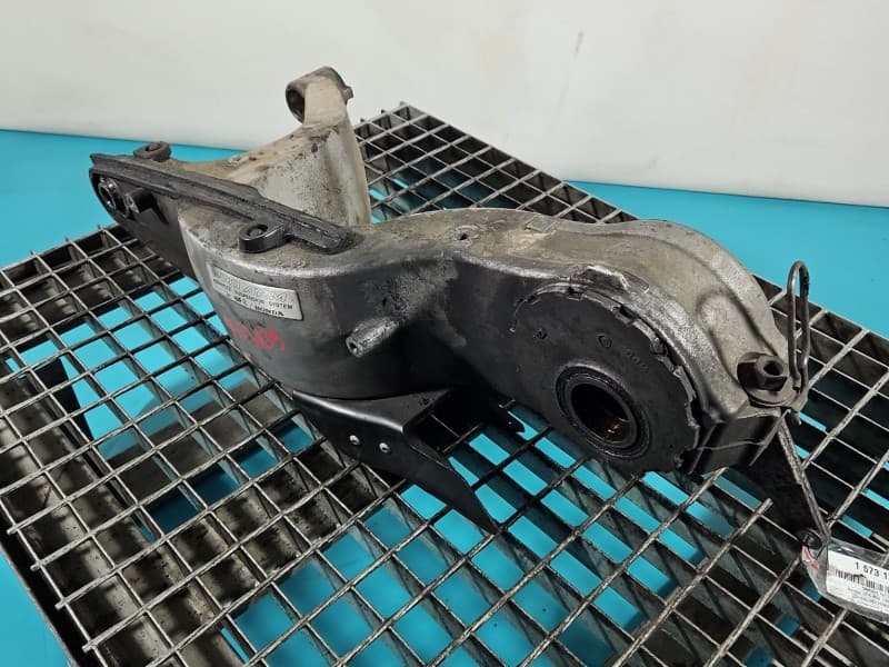 Wahacz tył Honda VFR 800 98-01 0,8b