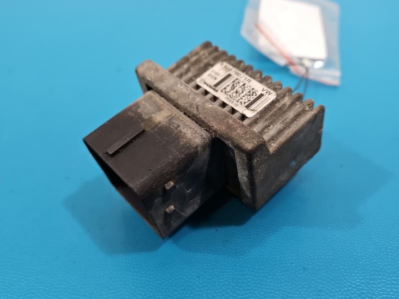 Przekaźnik świec żarowych Nissan Juke I F15 10-19 1,5 dci K9K 110678071R