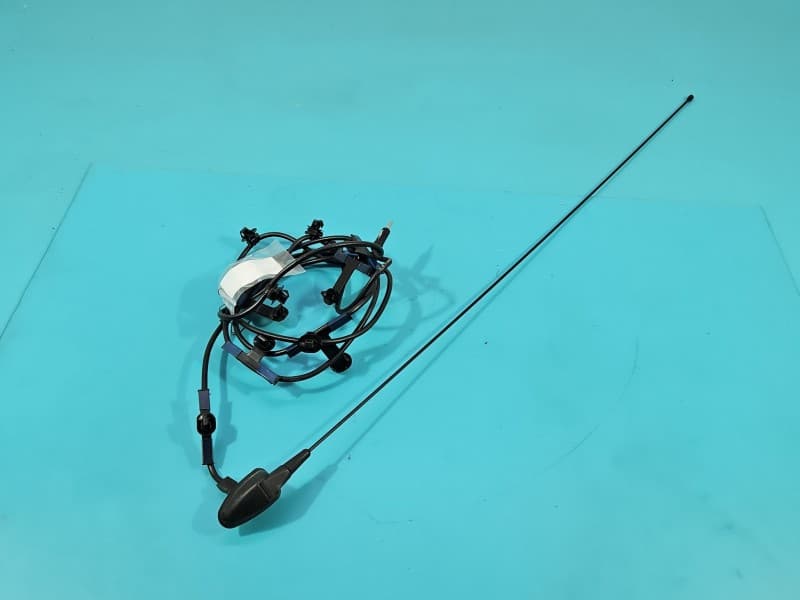 Antena Mitsubishi Space Star II 12- 340505V czarny A02