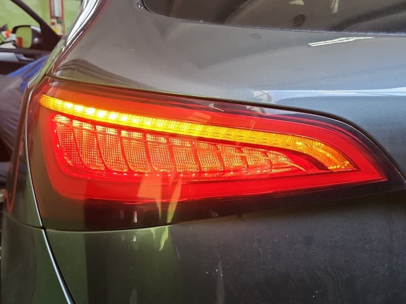 Lampa tył lewa klapy AUDI Q5 8R 08- HB EUROPA 8R0945093C