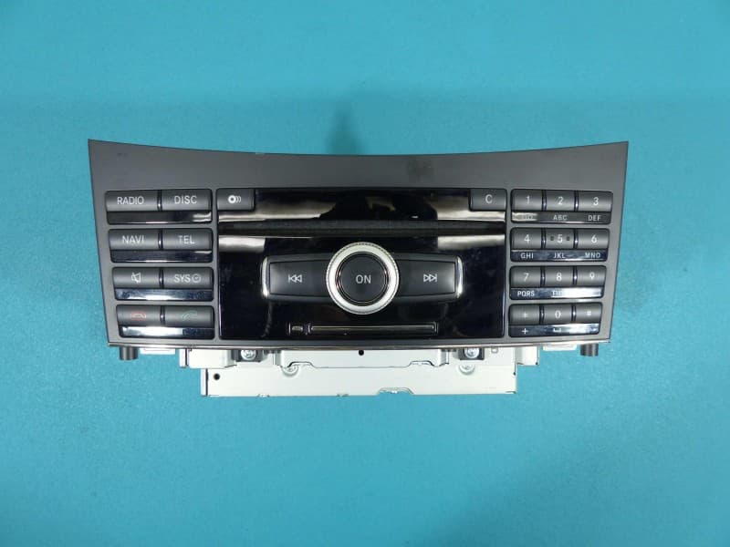 Radio fabryczne Mercedes E C207 A207 A2129068800 radioodtwarzacz