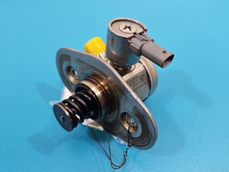 pompka Pompa paliwa BMW X3 F25 2,0 T 8604229 0261520282
