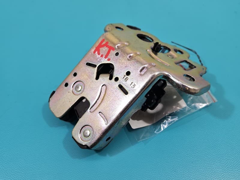 Zamek klapy tył Audi A7 4G HB 4 pin 8R0827505