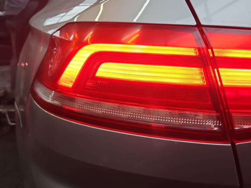 Lampa tył lewa błotnika Vw Passat B8 sedan EUROPA 3G5945311