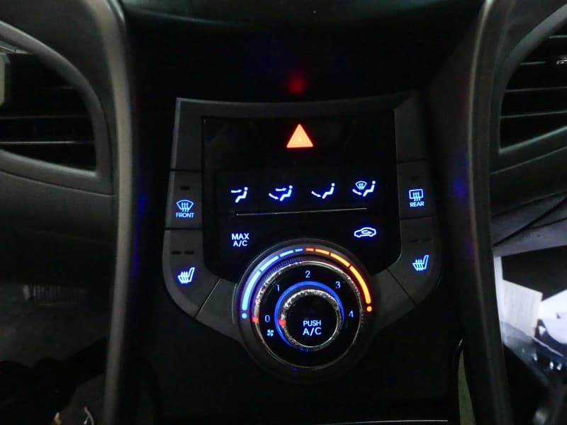 Konsola panel nawiewu Hyundai Elantra V 10-16 97250-3X142RA5