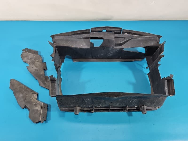 KIEROWNICA Wlot powietrza Mercedes W245 2,0 8V