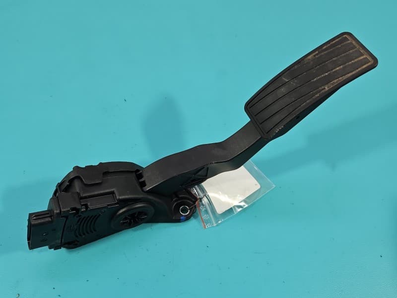 Pedał gazu potencjometr Suzuki Vitara II 15- 1,5 16V 49400-68L51