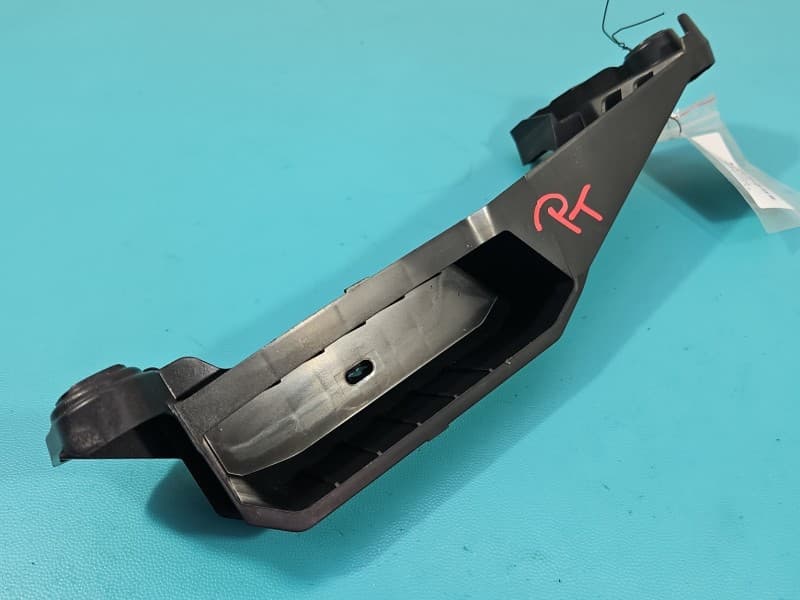 Osłona ZAŚLEPKA PLASTIK Wspornik drzwi boczka prawy tył Opel Mokka B 20- 9835148680