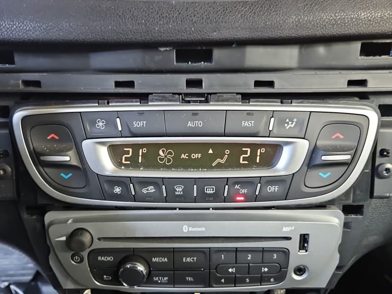 Konsola panel nawiewu Renault Fluence 275100018R