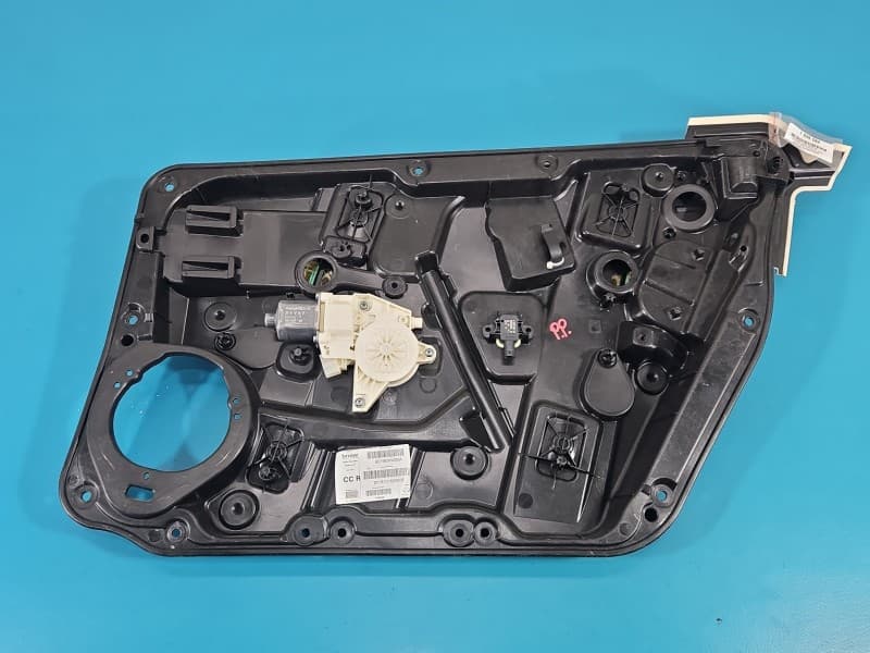 Podnośnik przód prawy SZYBY WINDA A2469065200 INFINITI QX30 H15 16-19 2PIN 5d HB