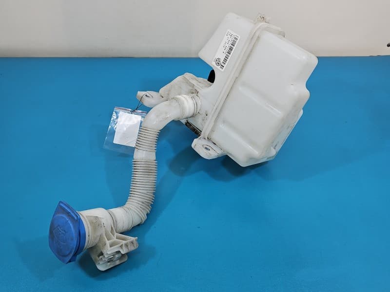 Zbiornik Zbiorniczek płynu spryskiwacza Vw Passat B8 3Q0955448B 5G0955453J
