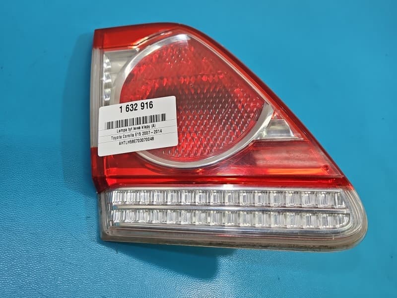 Lampa tył lewa klapy Toyota Corolla E15 sedan EUROPA
