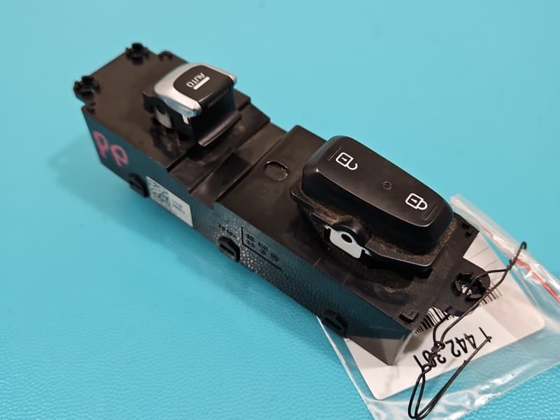 Przełącznik szyb Kia Optima IV 15-20 P.p EU 935750443