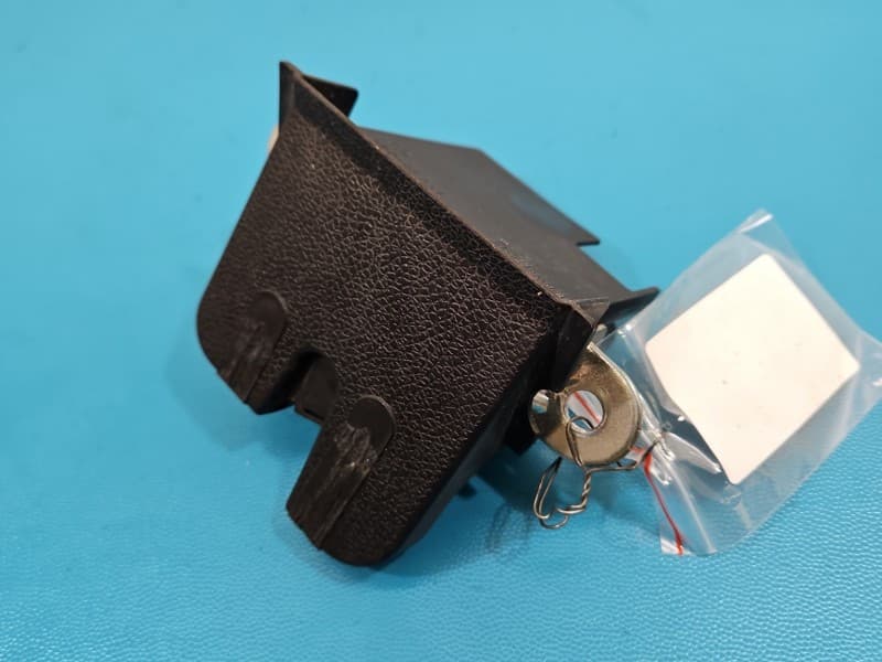 Zamek klapy tył Vw Golf VII kombi 4piny KOMBI 5G0827505A