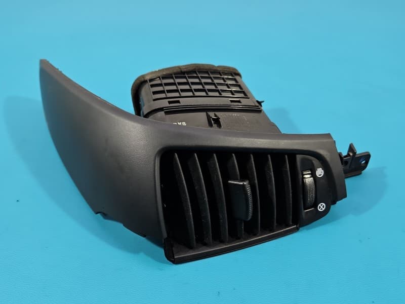 Kratka nawiewu środkowa Kia Sorento I 03-09 97440-3E500 84780-3E50 EUROPA