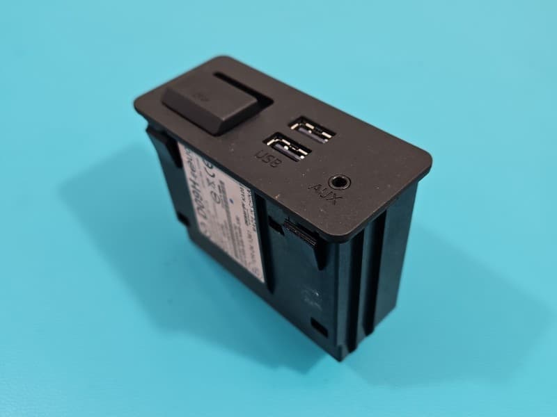 Gniazdo USB Mazda CX-5 I 12-17 D09H-669U0 MD4124/46