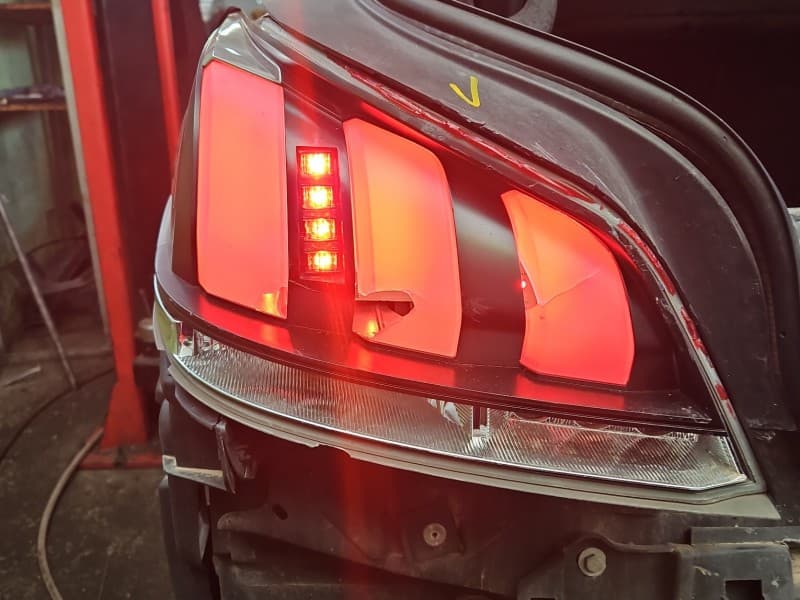Lampa tył lewa błotnika Peugeot 508 I 10-18 sedan EUROPA 9807242780A