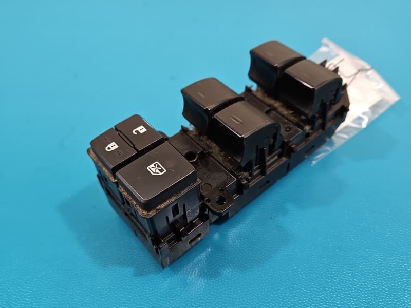 Przełącznik szyb LEXUS NX I 14-21 EU 84040-78010