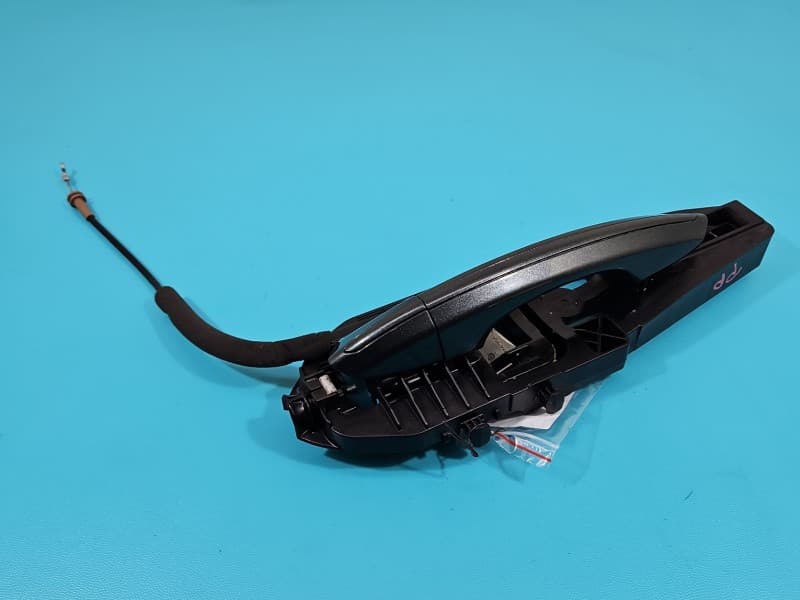 Klamka przód prawa zewnętrzna Ford Mondeo Mk5 0104139401X 01041400003 DS73-F22464-AF zgnita zieleń