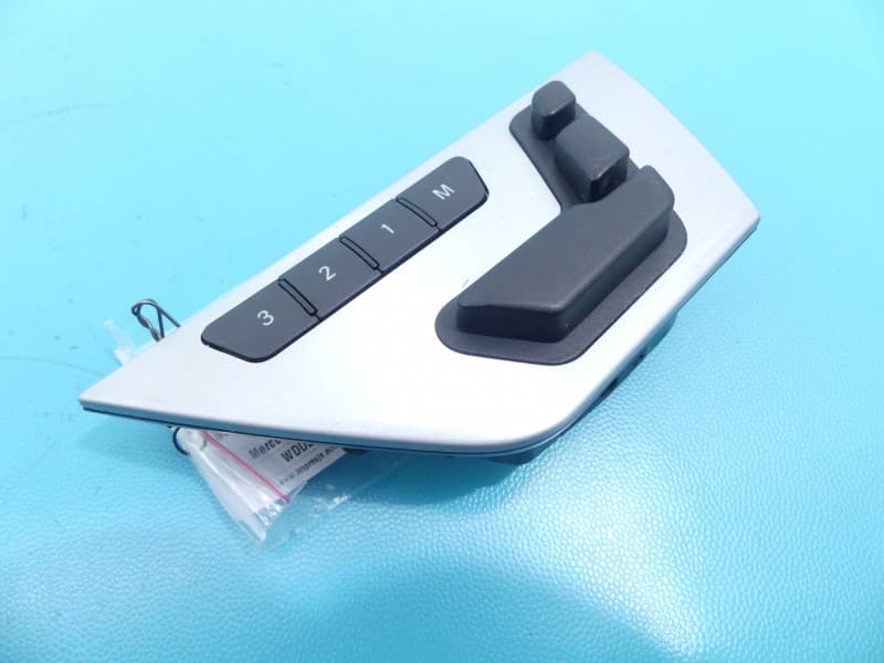 Przełącznik 3 PIN FOTELA PRZÓD PRAWY / PASAŻERA Mercedes W204 A2048702958
