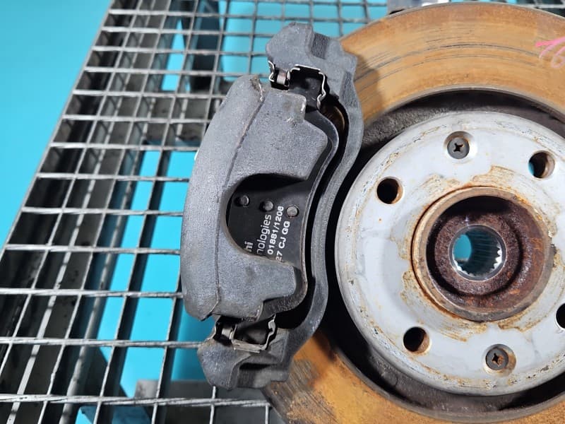 Zacisk przód lewy Opel Corsa F 1,2 12V