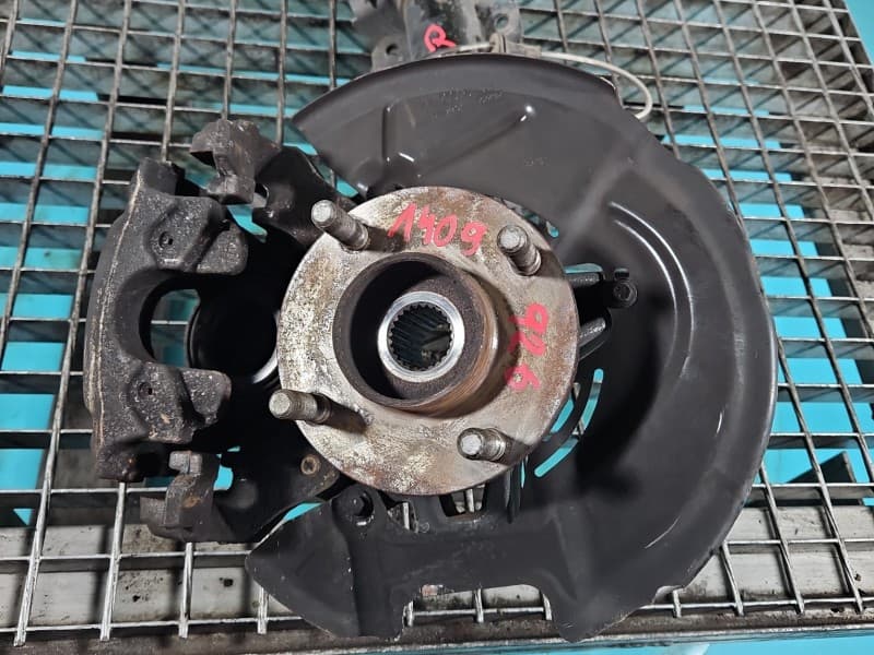 Zwrotnica lewa piasta przód 1,1 Ti-VCT Ford Fiesta Mk8