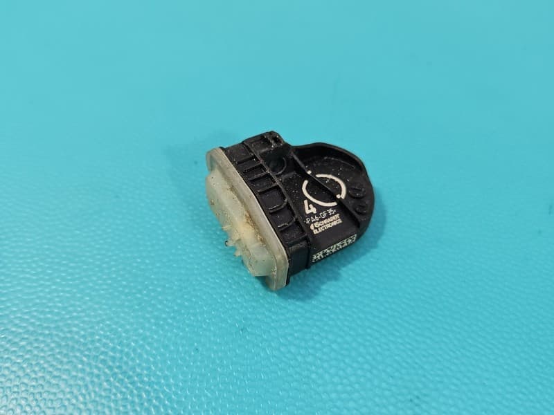 Czujnik ciśnienia opon Opel Astra V K 13506028 TPMS