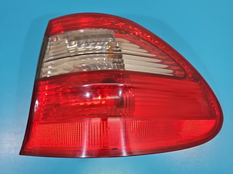 Lampa tył prawa błotnika Mercedes W211 kombi EUROPA A2118202864