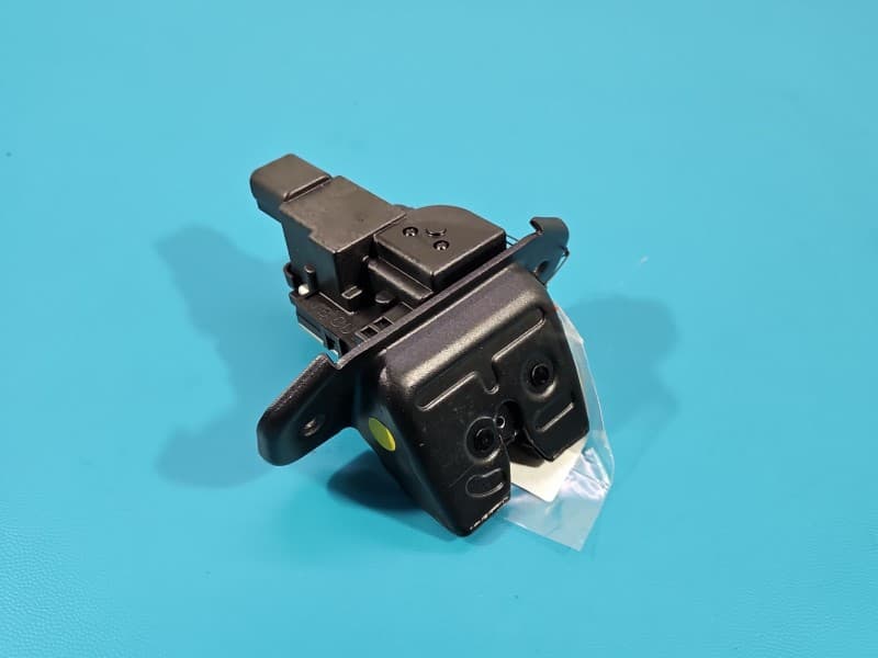 Zamek klapy tył kia Stonic 17-20 HB 4PIN