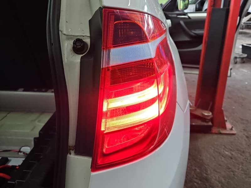 Lampa tył prawa błotnika BMW X3 F25 HB EUROPA 7217312