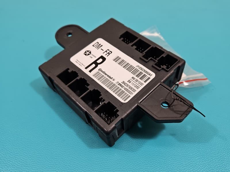 Sterownik moduł DRZWI PRZÓD PRAWYCH Dodge Caravan V 07-20 05026860AE