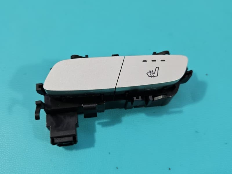 Przełącznik Podgrzewania fotela PRAWY PRZÓD Mercedes W213 A2139050404