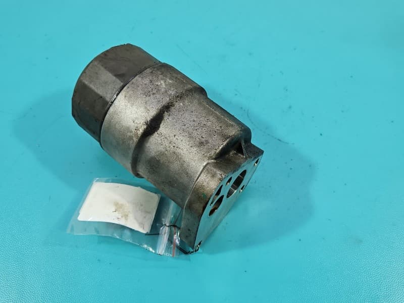 Podstawa filtra oleju obudowa JAGUAR XF II X260 3,0 V6 8W93-6714-AD