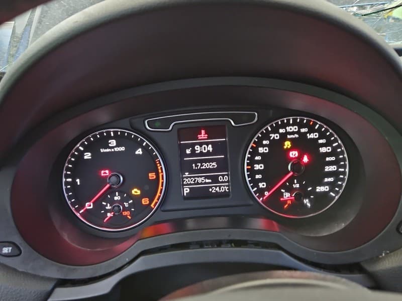 Licznik Audi Q3 8U 11-16 2,0 tdi CFGC 8U0920930E EUROPA