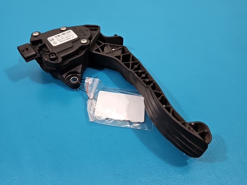 Pedał gazu potencjometr Opel Movano III 2,3 cdti 180101626R 6PV009987-01