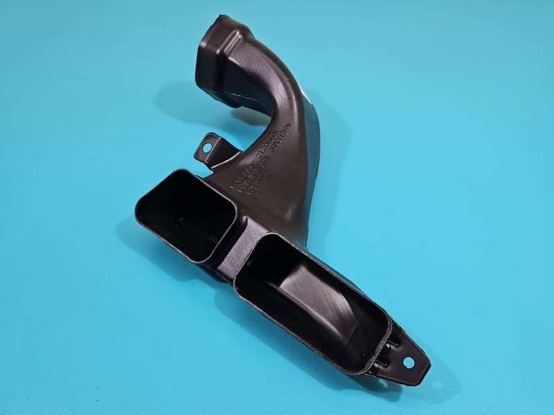 KIEROWNICA Wlot powietrza Tesla Model 3 17- 2120660X 2083124X