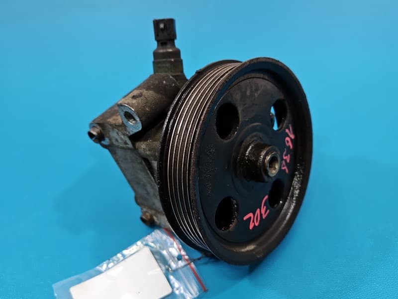 Pompa wspomagania Ford Focus Mk2 1,6 16V 4M51-3A696-AE