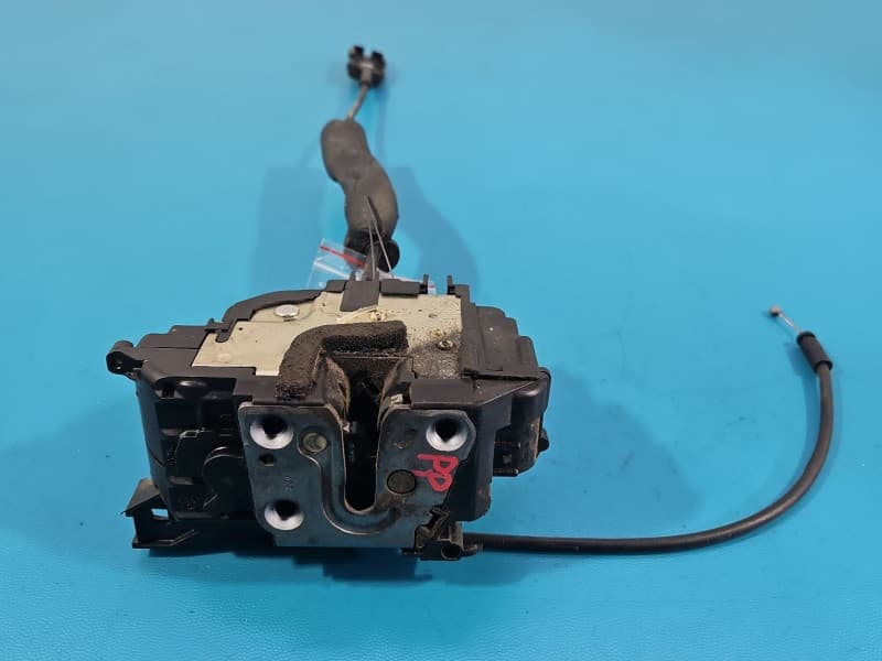 Zamek przód prawy Renault Laguna III EUROPA 4PIN 805000004R