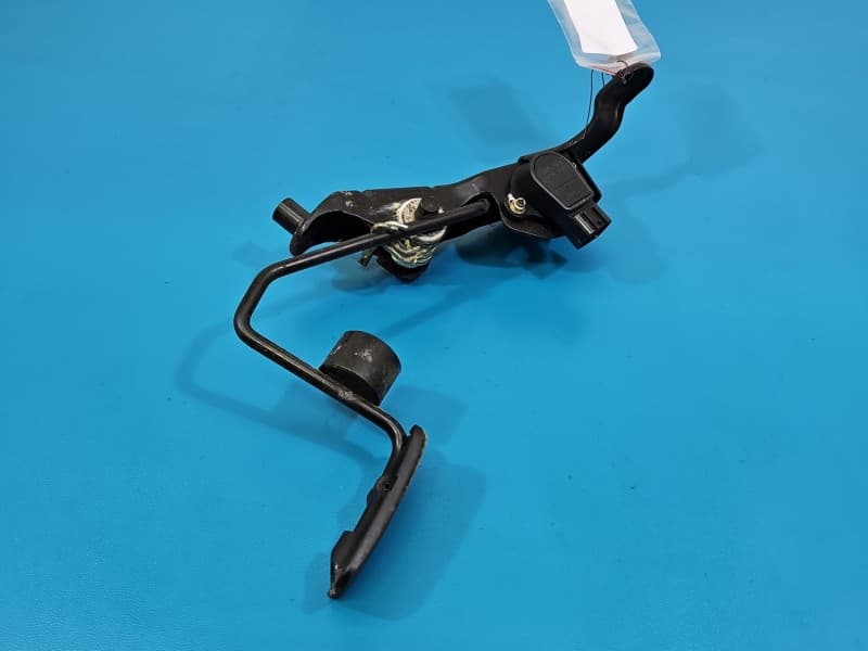 Pedał gazu potencjometr Toyota Rav4 II 00- 2,0 D4D 1CD 89281-33010