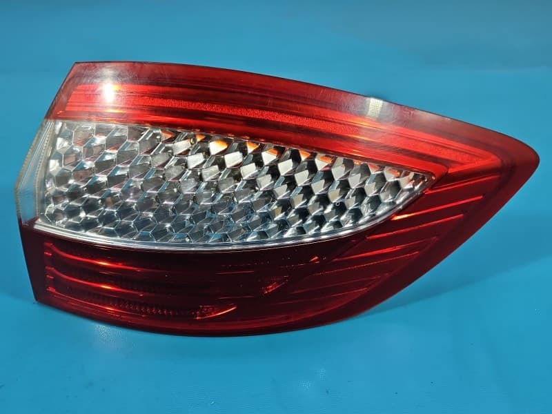 Lampa tył prawa błotnika Ford Mondeo Mk4 kombi EUROPA 7S71-13404-B