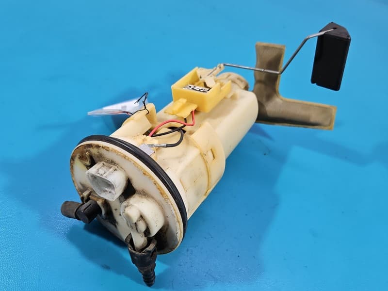 pompka Pompa paliwa Toyota Yaris I 1,3 vvti 5 pin