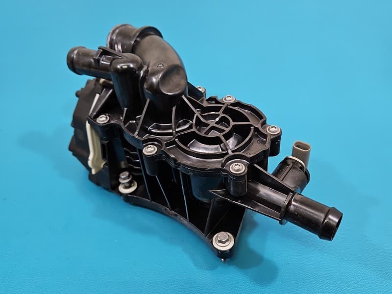 Obudowa MG MG3 24- 1,5 16V termostatu