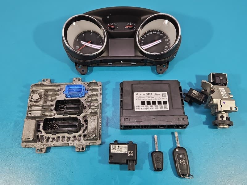 Komputer Sterownik silnika Opel Astra V K 1,6 cdti 55512001