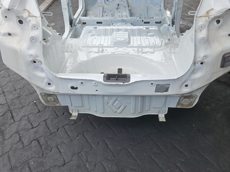 Pas tylny podłoga wanna bagażnika Dacia Spring HB